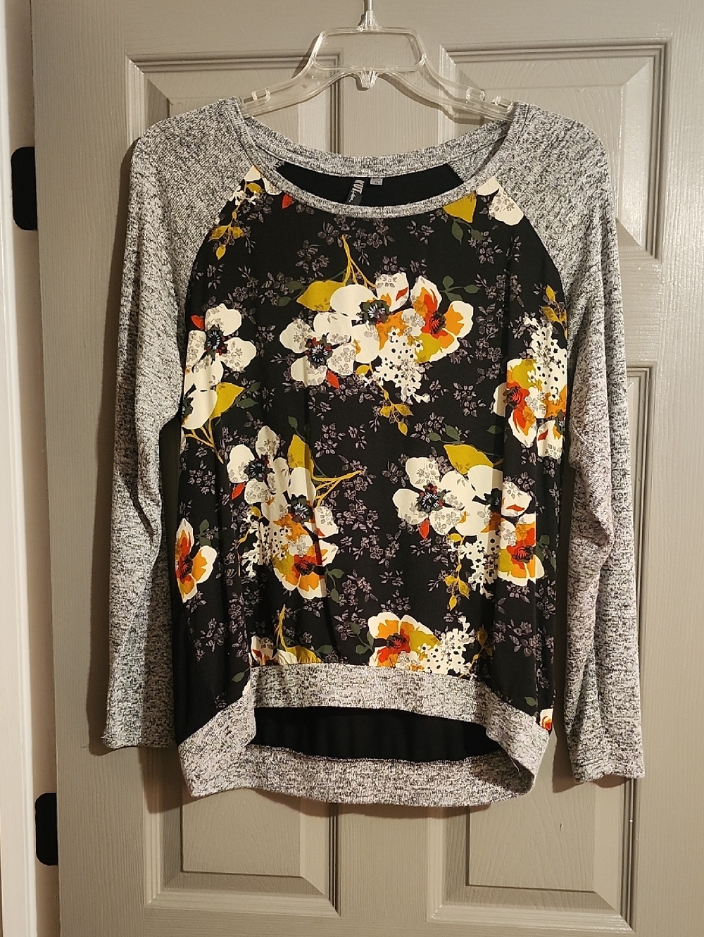 XL Kut From the Cloth Floral Knit Top in Black Flowered Pattern